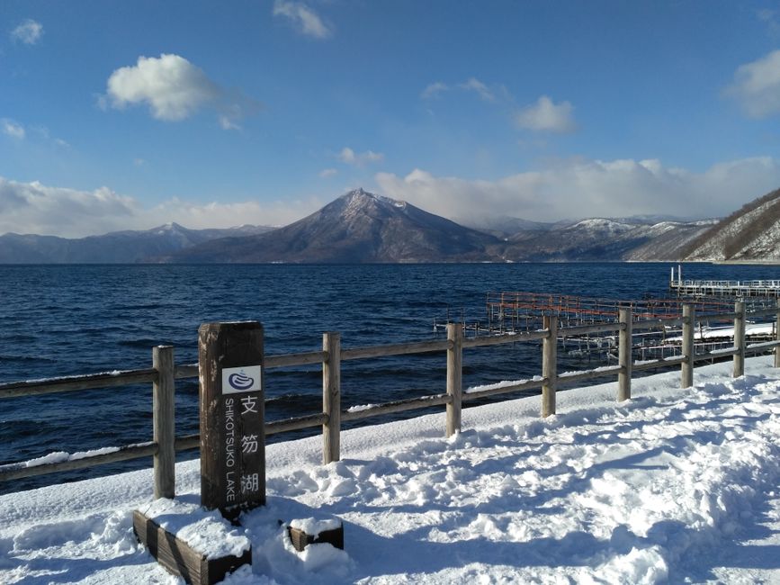 Lake Shikotsu Ice Festival (Shikotsu-ko Hyoto Matsuri)