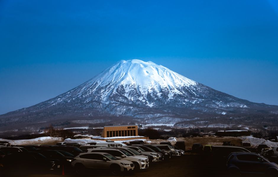 Niseko Hanazono Resort Powder Skiing