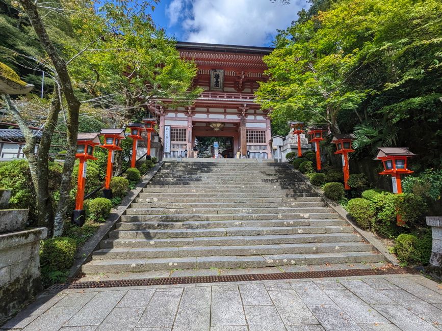 Kurama & Kibune Autumn Foliage Hike (鞍馬・貴船紅葉ハイク)